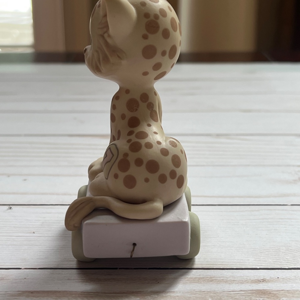 Precious Moments Birthday Train Age 7 "Wishing You Grr-Eatness" Figurine #142027 - Picture 4 of 8